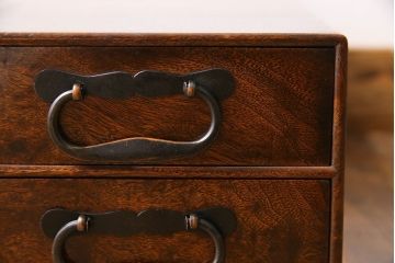 アンティーク家具　昭和初期　クスノキ材　艶やかな杢目の小引き出し(引き出し)