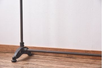 アンティーク雑貨　和製ビンテージ　無骨なデザインがクールなアイアンハンガーラック