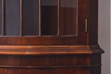 ヴィンテージ家具　イギリスビンテージ　ウォールナット材　杢目が美しいコーナーキャビネット(飾り棚、戸棚)