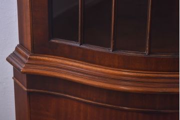 ヴィンテージ家具　イギリスビンテージ　ウォールナット材　杢目が美しいコーナーキャビネット(飾り棚、戸棚)