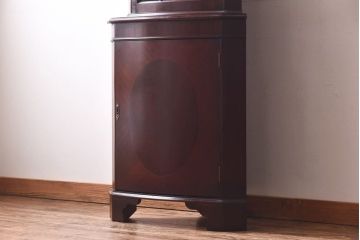 ヴィンテージ家具　イギリスビンテージ　マホガニー材　ステンドグラスが魅力的なコーナーキャビネット(飾り棚、戸棚)