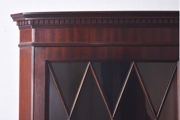ヴィンテージ家具　イギリスビンテージ　マホガニー材　ステンドグラスが魅力的なコーナーキャビネット(飾り棚、戸棚)