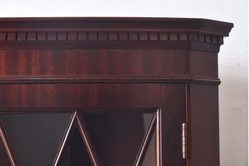 ヴィンテージ家具　イギリスビンテージ　マホガニー材　ステンドグラスが魅力的なコーナーキャビネット(飾り棚、戸棚)