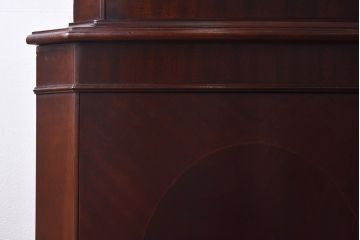 ヴィンテージ家具　イギリスビンテージ　マホガニー材　ステンドグラスが魅力的なコーナーキャビネット(飾り棚、戸棚)