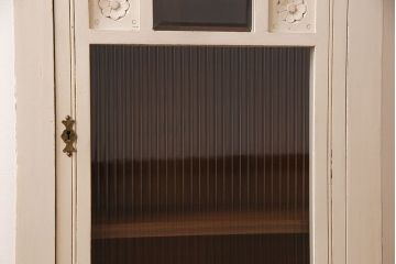 ペイント家具　イギリス製　モールガラス入り　愛らしいデザインのサイドチェスト(チェスト、収納棚)