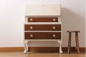 ペイント家具　イギリス製　ペイントと木の色味のコントラストが魅力的なライティングビューロー(簿記机)