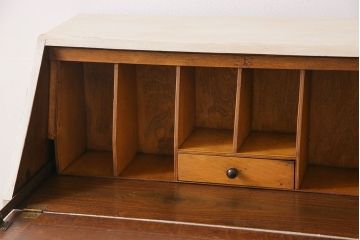 ペイント家具　イギリス製　ペイントと木の色味のコントラストが魅力的なライティングビューロー(簿記机)