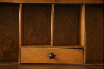 ペイント家具　イギリス製　ペイントと木の色味のコントラストが魅力的なライティングビューロー(簿記机)