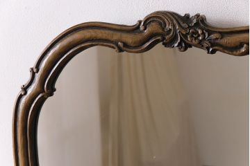 アンティーク雑貨　ビンテージ　植物をモチーフにした彫刻が魅力の木製ウォールミラー(壁掛け・鏡)