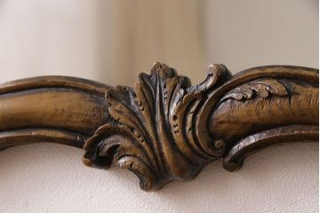 アンティーク雑貨　ビンテージ　植物をモチーフにした彫刻が魅力の木製ウォールミラー(壁掛け・鏡)