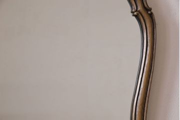アンティーク雑貨　ビンテージ　植物をモチーフにした彫刻が魅力の木製ウォールミラー(壁掛け・鏡)