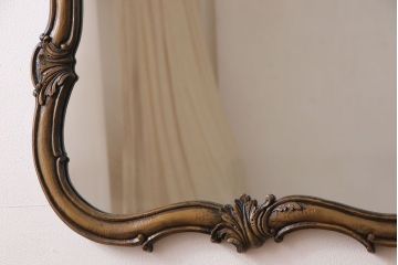 アンティーク雑貨　ビンテージ　植物をモチーフにした彫刻が魅力の木製ウォールミラー(壁掛け・鏡)