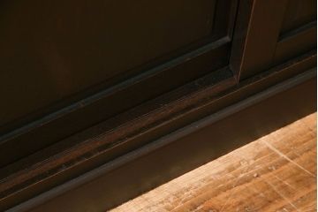 レトロ家具　和製アンティーク　ナラ材　当時物色ガラス入り!レトロモダンな大型食器棚(キャビネット、カップボード、収納棚)