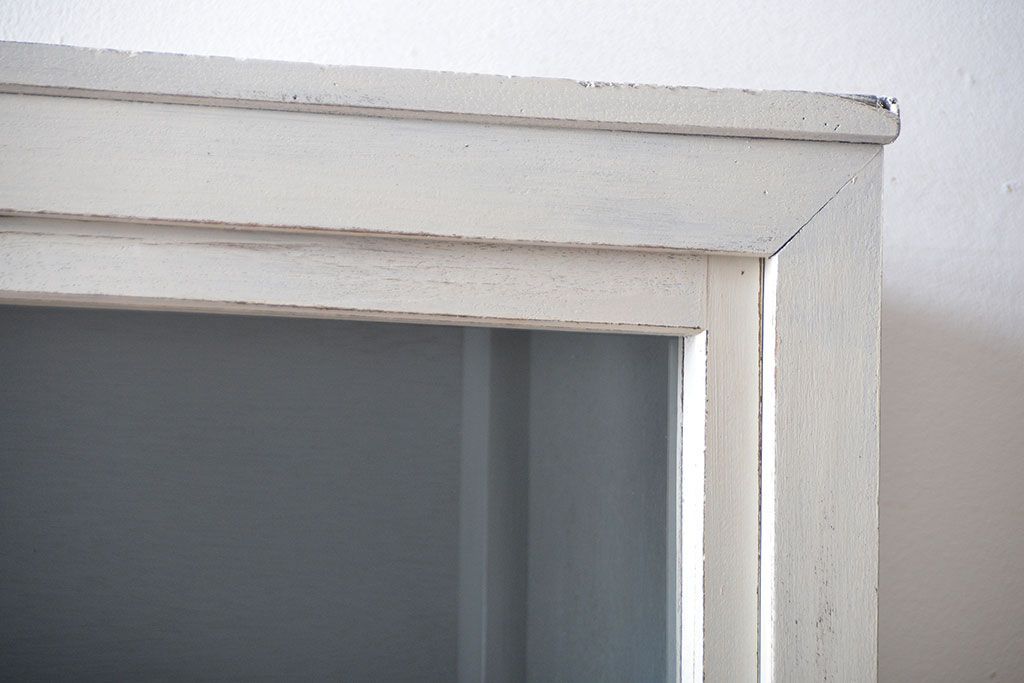 アンティーク家具　アンティークペイント　シンプルな引き戸収納棚(食器棚、飾り棚、陳列棚)