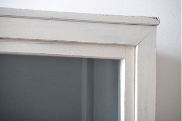 アンティーク家具　アンティークペイント　シンプルな引き戸収納棚(食器棚、飾り棚、陳列棚)