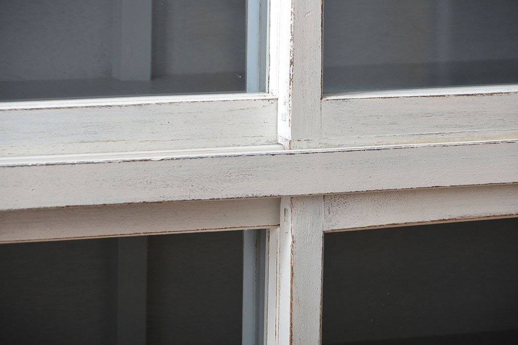 アンティーク家具　アンティークペイント　シンプルな引き戸収納棚(食器棚、飾り棚、陳列棚)