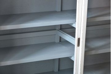 アンティーク家具　アンティークペイント　シンプルな引き戸収納棚(食器棚、飾り棚、陳列棚)