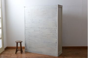 アンティーク家具　アンティークペイント　シンプルな引き戸収納棚(食器棚、飾り棚、陳列棚)