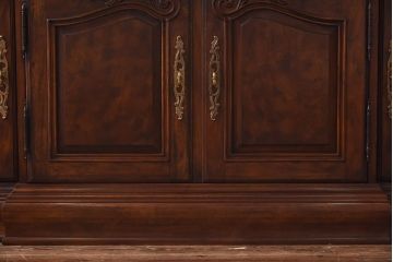 中古　DREXEL HERITAGE(ドレクセルヘリテイジ)　old continent(オールドコンチネント)　China(チャイナ)　食器棚(キャビネット、飾り棚、収納棚)(定価約240万円)