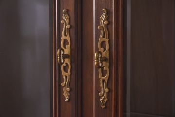 中古　DREXEL HERITAGE(ドレクセルヘリテイジ)　old continent(オールドコンチネント)　China(チャイナ)　食器棚(キャビネット、飾り棚、収納棚)(定価約240万円)