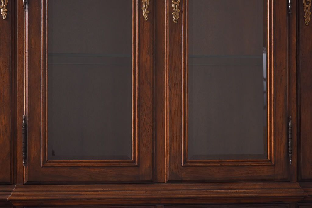 中古　DREXEL HERITAGE(ドレクセルヘリテイジ)　old continent(オールドコンチネント)　China(チャイナ)　食器棚(キャビネット、飾り棚、収納棚)(定価約240万円)