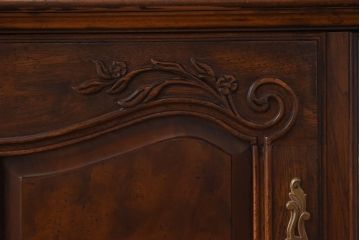 中古　DREXEL HERITAGE(ドレクセルヘリテイジ)　old continent(オールドコンチネント)　China(チャイナ)　食器棚(キャビネット、飾り棚、収納棚)(定価約240万円)