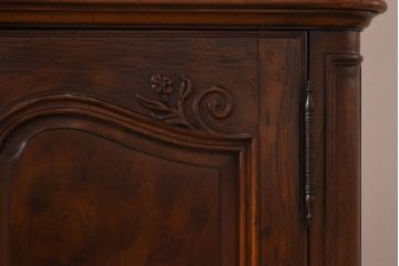 中古　DREXEL HERITAGE(ドレクセルヘリテイジ)　old continent(オールドコンチネント)　China(チャイナ)　食器棚(キャビネット、飾り棚、収納棚)(定価約240万円)