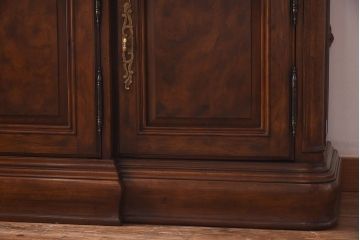 中古　DREXEL HERITAGE(ドレクセルヘリテイジ)　old continent(オールドコンチネント)　China(チャイナ)　食器棚(キャビネット、飾り棚、収納棚)(定価約240万円)