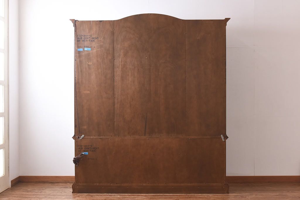 中古　DREXEL HERITAGE(ドレクセルヘリテイジ)　old continent(オールドコンチネント)　China(チャイナ)　食器棚(キャビネット、飾り棚、収納棚)(定価約240万円)