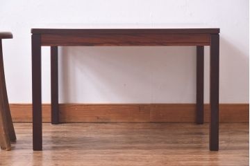 ヴィンテージ家具　北欧ビンテージ　ローズウッド　マス目のような天板がかわいらしいコーヒーテーブル(センターテーブル)