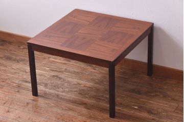 ヴィンテージ家具　北欧ビンテージ　ローズウッド　マス目のような天板がかわいらしいコーヒーテーブル(センターテーブル)