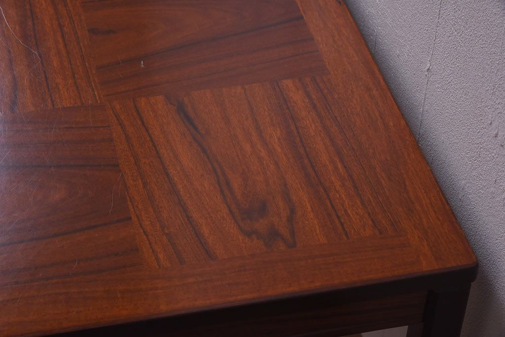 ヴィンテージ家具　北欧ビンテージ　ローズウッド　マス目のような天板がかわいらしいコーヒーテーブル(センターテーブル)