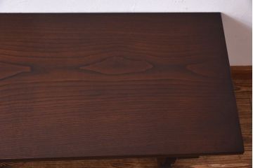アンティーク家具　イギリス製　脚のシルエットが個性的なセンターテーブル(リビングテーブル)