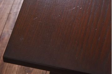 アンティーク家具　イギリス製　脚のシルエットが個性的なセンターテーブル(リビングテーブル)