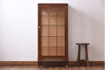 アンティーク家具　イギリスアンティーク　ウォールナット材　シンプルな中に上品さが漂うガラスケース(ショーケース、飾り棚、陳列棚)
