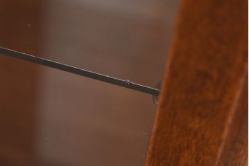 アンティーク家具　イギリスアンティーク　ウォールナット材　シンプルな中に上品さが漂うガラスケース(ショーケース、飾り棚、陳列棚)