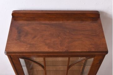 アンティーク家具　イギリスアンティーク　ウォールナット材　シンプルな中に上品さが漂うガラスケース(ショーケース、飾り棚、陳列棚)