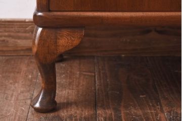 アンティーク家具　イギリスアンティーク　ウォールナット材　シンプルな中に上品さが漂うガラスケース(ショーケース、飾り棚、陳列棚)