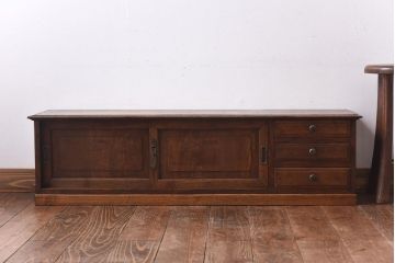 アンティーク家具　和製アンティーク　天板一枚板　栗材使用の味わい深いローボード(ローチェスト、収納棚)