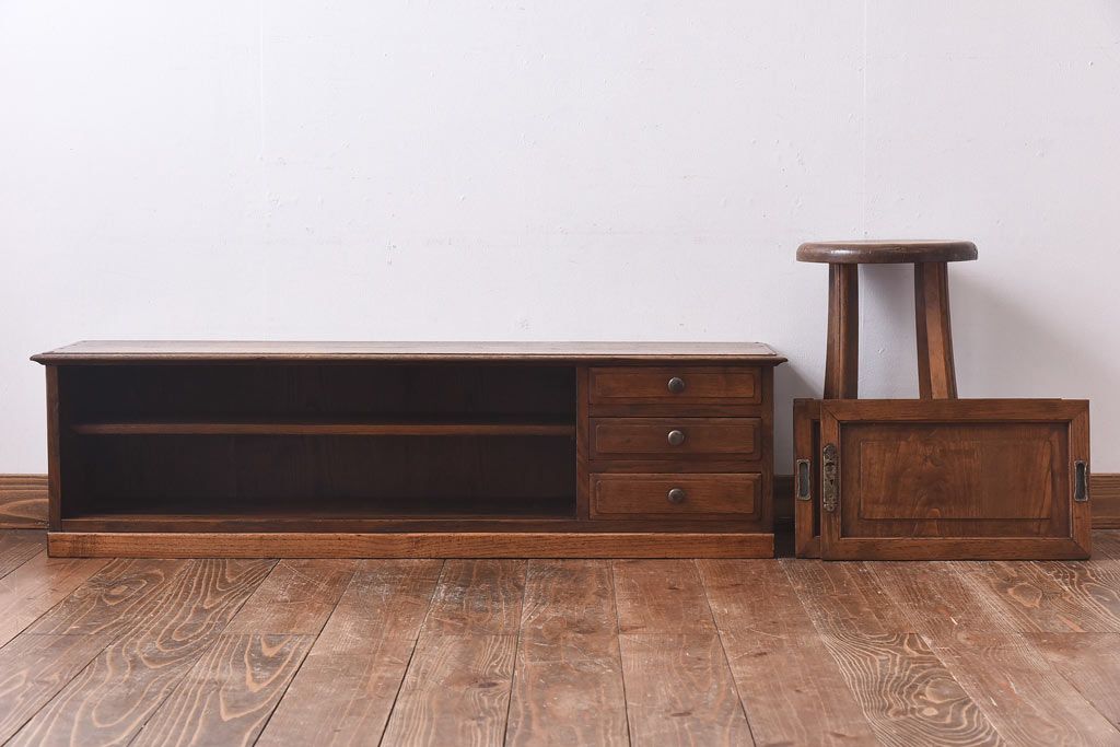 アンティーク家具　和製アンティーク　天板一枚板　栗材使用の味わい深いローボード(ローチェスト、収納棚)