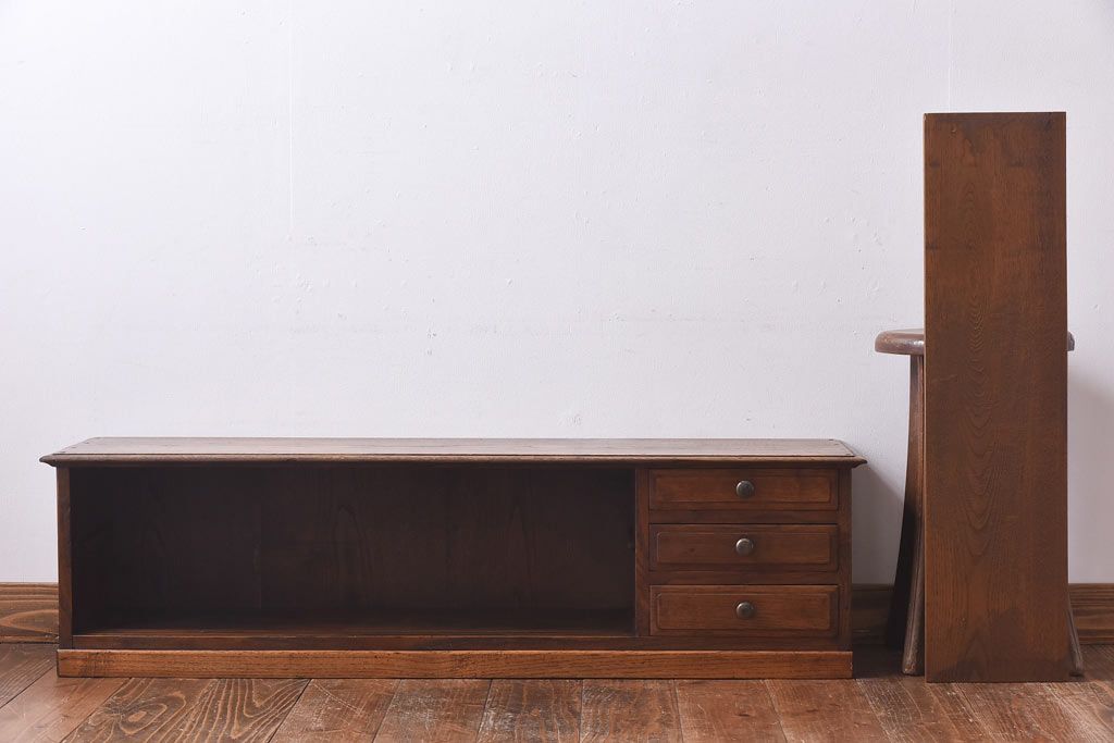 アンティーク家具　和製アンティーク　天板一枚板　栗材使用の味わい深いローボード(ローチェスト、収納棚)