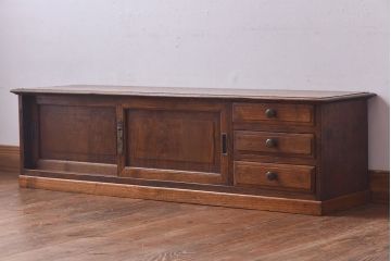 アンティーク家具　和製アンティーク　天板一枚板　栗材使用の味わい深いローボード(ローチェスト、収納棚)