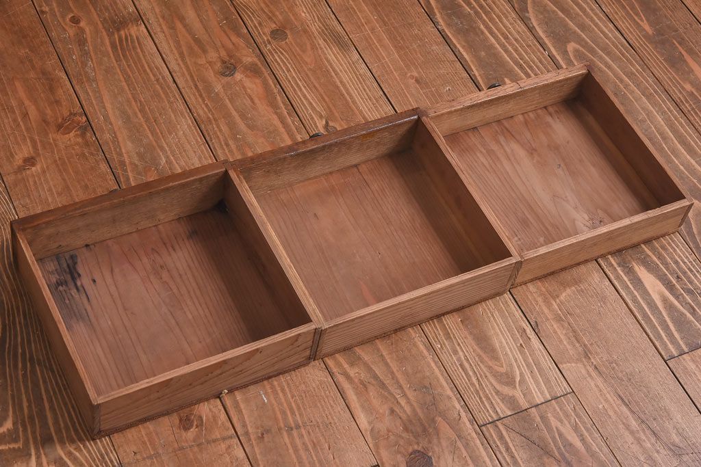 アンティーク家具　和製アンティーク　天板一枚板　栗材使用の味わい深いローボード(ローチェスト、収納棚)