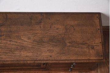 アンティーク家具　和製アンティーク　天板一枚板　栗材使用の味わい深いローボード(ローチェスト、収納棚)