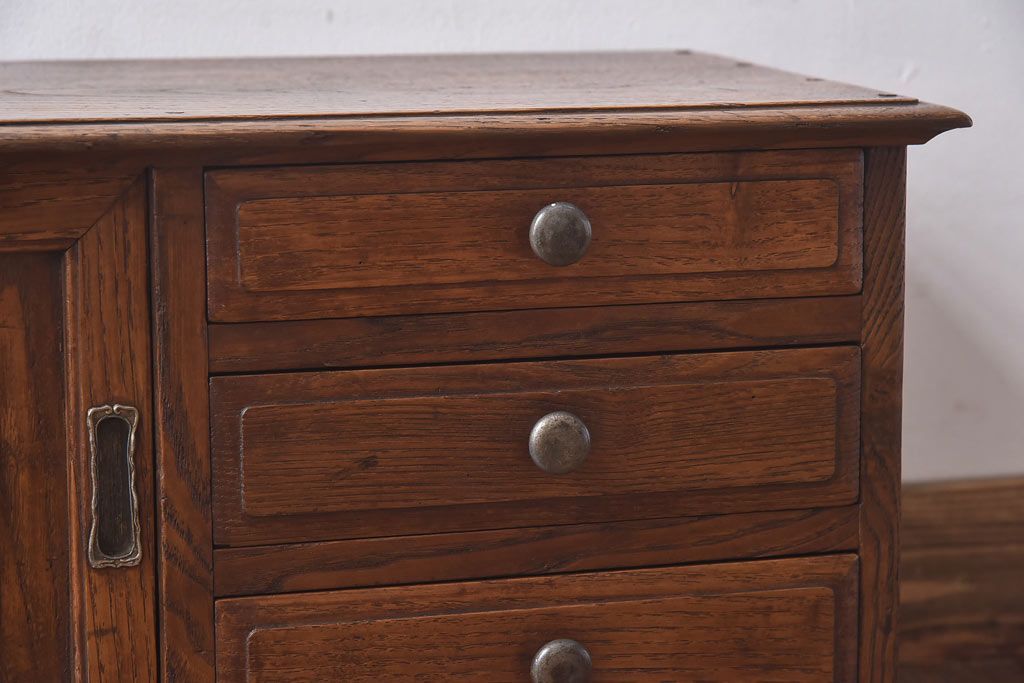 アンティーク家具　和製アンティーク　天板一枚板　栗材使用の味わい深いローボード(ローチェスト、収納棚)