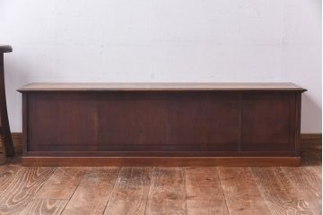 アンティーク家具　和製アンティーク　天板一枚板　栗材使用の味わい深いローボード(ローチェスト、収納棚)