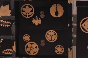 アンティーク家具　和製アンティーク　極上品!　漆塗り金彩蒔絵・桐と梅　手許箪笥(小箪笥、時代箪笥、和タンス、抽斗)