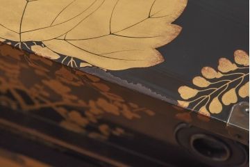 アンティーク家具　和製アンティーク　極上品!　漆塗り金彩蒔絵・桐と梅　手許箪笥(小箪笥、時代箪笥、和タンス、抽斗)