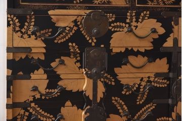 アンティーク家具　和製アンティーク　極上品!　漆塗り金彩蒔絵・桐と梅　手許箪笥(小箪笥、時代箪笥、和タンス、抽斗)