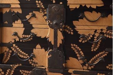 アンティーク家具　和製アンティーク　極上品!　漆塗り金彩蒔絵・桐と梅　手許箪笥(小箪笥、時代箪笥、和タンス、抽斗)